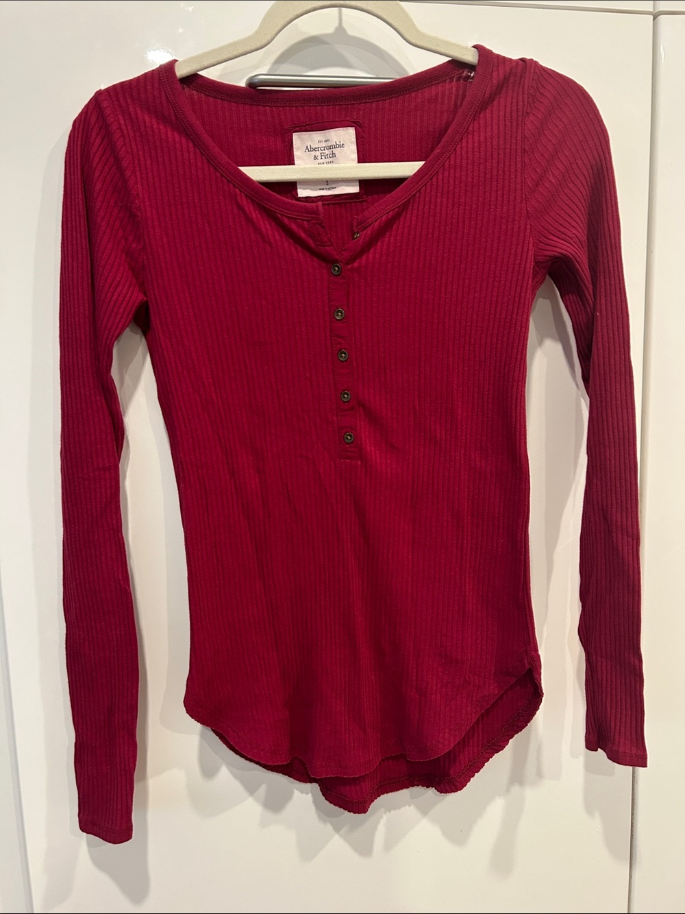 Abercrombie & Fitch Women's Long-Sleeve Ribbed Henley Top - Burgundy